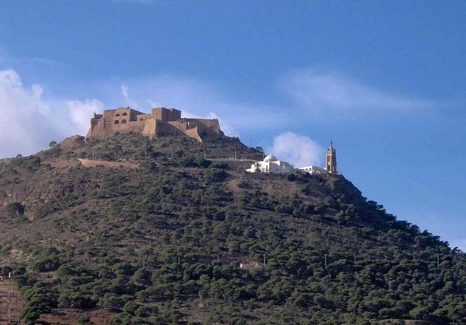 Le fort de Santa Cruz surplombant la ville d'Oran