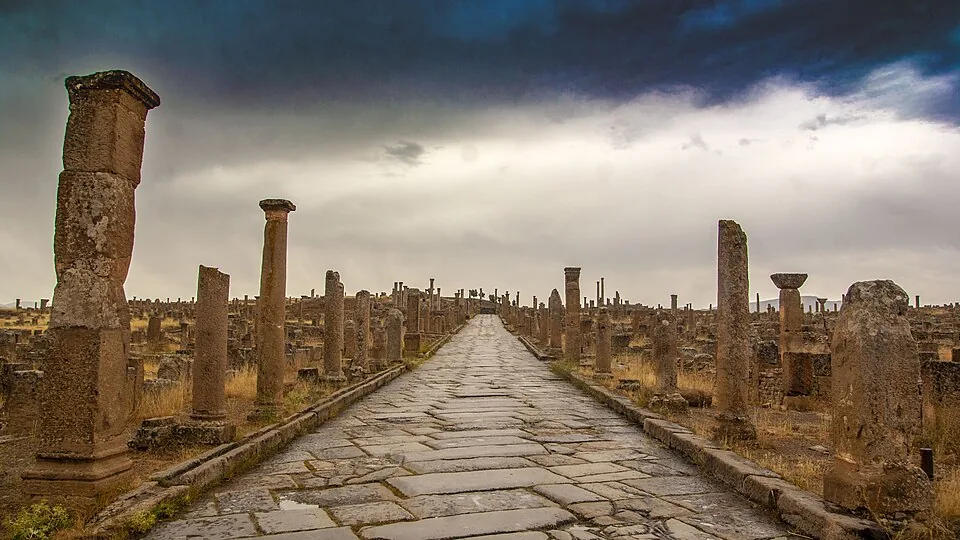 Ruines romaines de Timgad avec son arc de triomphe