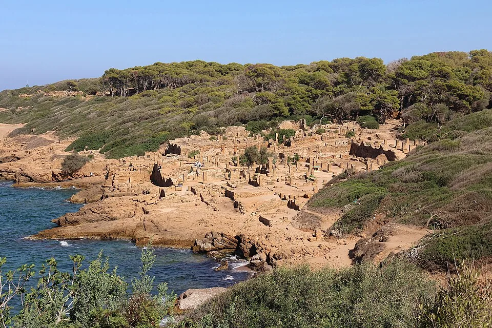 Ruines romaines de Tipaza au bord de la Méditerranée